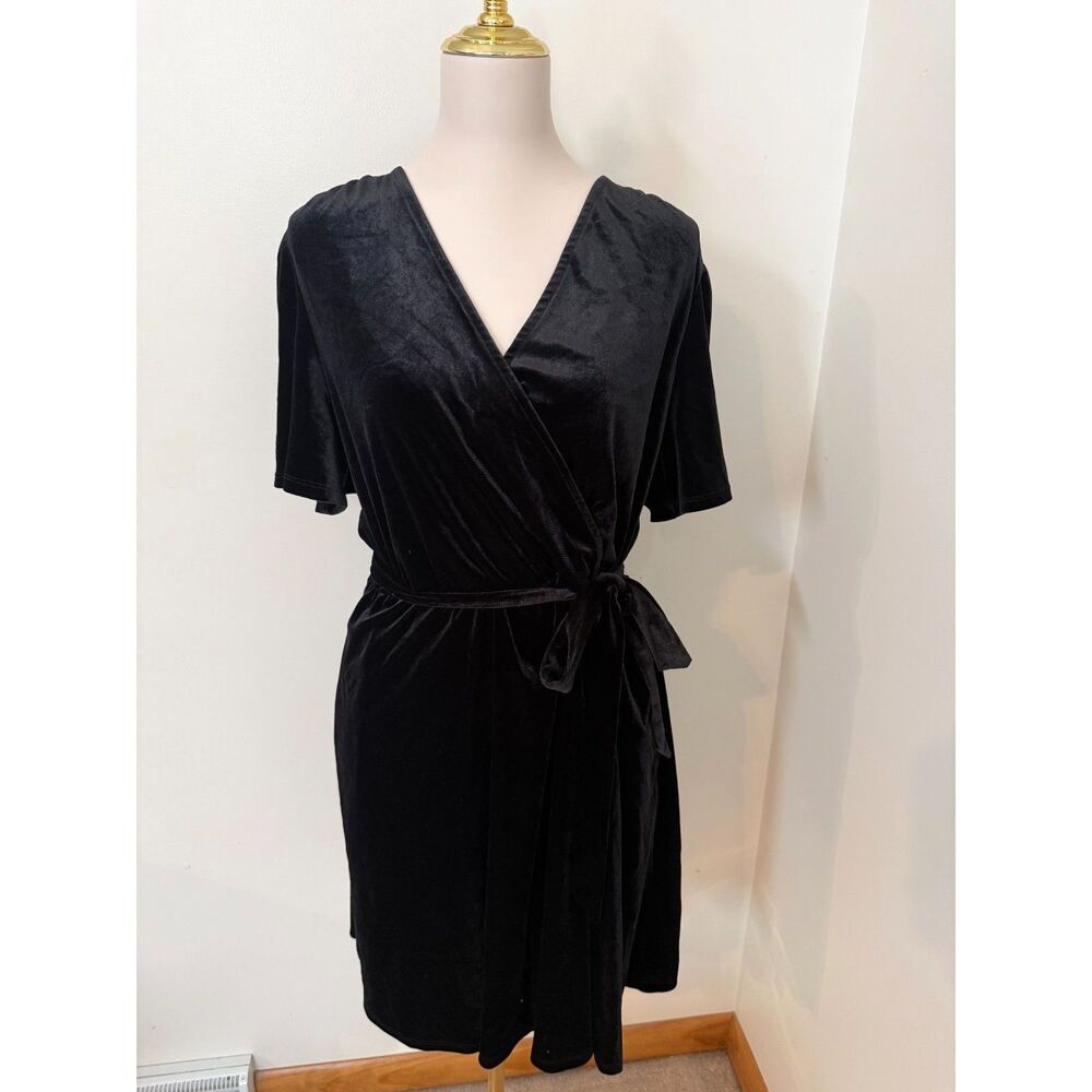 Draper James Black Velvet Wrap Dress Women’s L Tie Waist V Neck Holiday